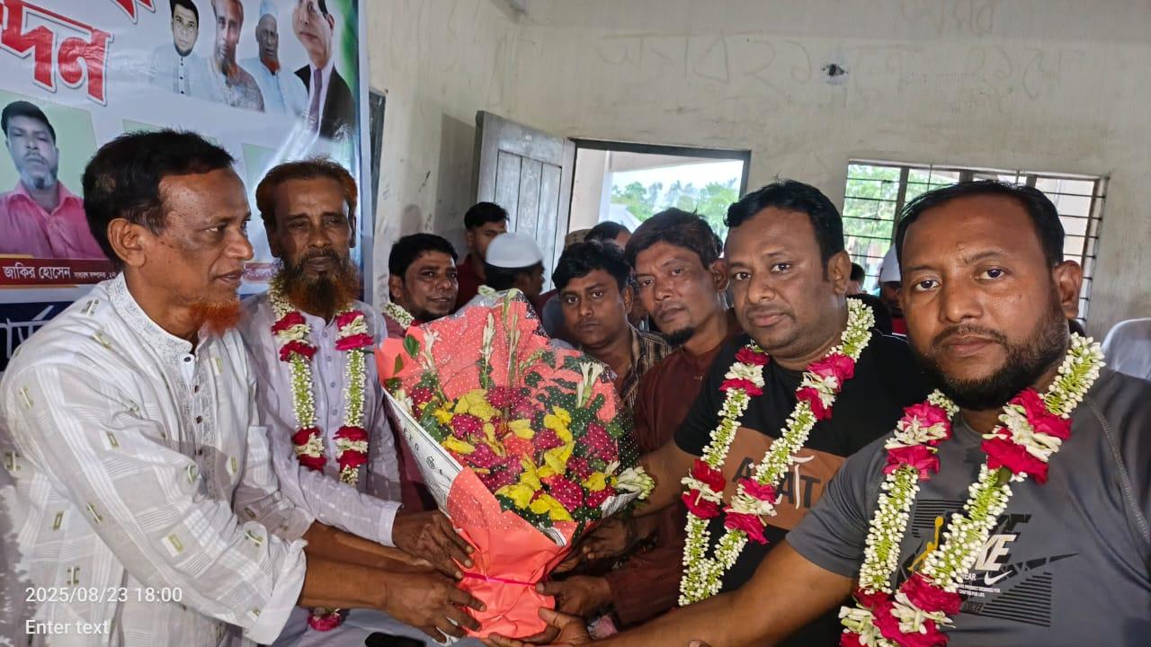 নাঙ্গলকোটে বিএনপির নবগঠিত সদস্যদের কে সংবর্ধনা